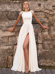 Schmales, offenes, langes Kleid mit Rundhalsausschnitt