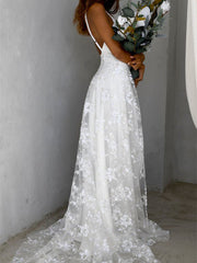 Langes, offenes Spitzenkleid mit V-Ausschnitt