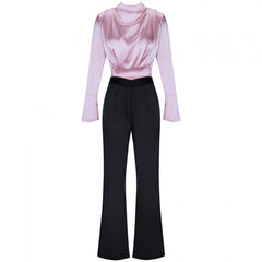 Conjunto ajustado con cuello alto y manga larga con aberturas