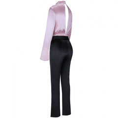Conjunto ajustado con cuello alto y manga larga con aberturas