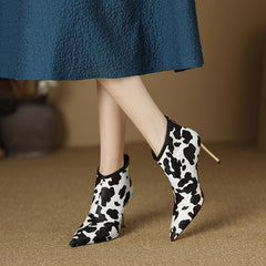 Botas Nelly Stiletto con estampado de vaca para mujer