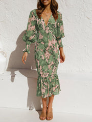 Vestido de manga larga con falda con volantes y cintura elástica estampada