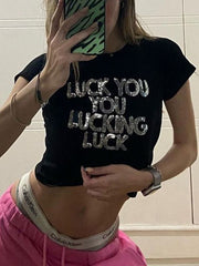 Camiseta de cuello redondo con lentejuelas y letras