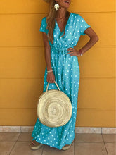 Kleid mit V-Ausschnitt und Punkten