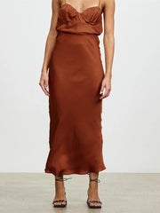 Vestido con tirantes en la cintura y espalda descubierta