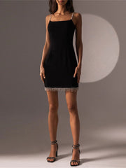 Heißes Mädchen, kleines schwarzes Kleid