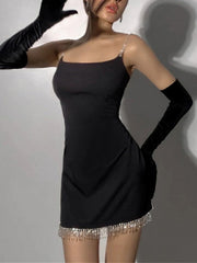 Heißes Mädchen, kleines schwarzes Kleid