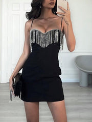 Vestido ajustado sin espalda y con colgante