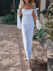 Elegantes Abendkleid mit überschnittenen Schultern und Perlen