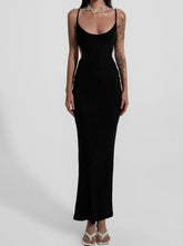 Schmales Kleid mit U-Ausschnitt und Hohlsaum