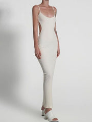 Vestido ajustado con escote en U y aberturas