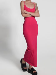 Vestido ajustado con escote en U y aberturas