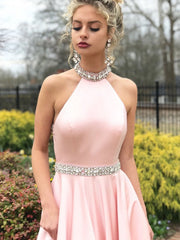 Vestido de noche romántico rosa con cuello halter
