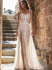 Stilvolles, charmantes Braut- und Abendkleid mit langen Trägern