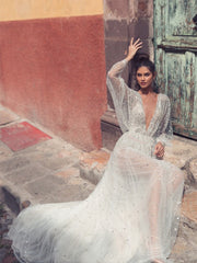 Y encantador vestido de noche de manga larga con escote en V profundo