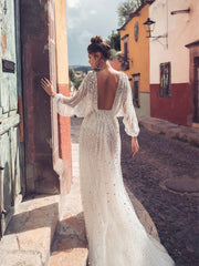 Y encantador vestido de noche de manga larga con escote en V profundo