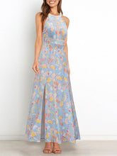 Vestido floral con abertura y escote halter