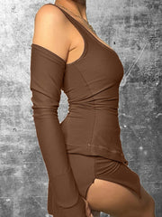 Set aus rückenfreiem Oberteil mit U-Ausschnitt und schmal geschnittenem Rock mit Schlitz