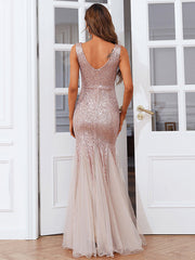 Elegantes, ärmelloses Abendkleid mit Netznähten und V-Ausschnitt sowie schlichtem Paillettenbesatz