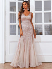 Elegantes, ärmelloses Abendkleid mit Netznähten und V-Ausschnitt sowie schlichtem Paillettenbesatz