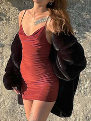 Vestido corto ajustado sin espalda