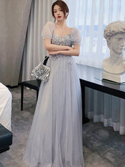 Silbernes, feenhaftes, schlankes Abendkleid mit Brautjungfernkleid