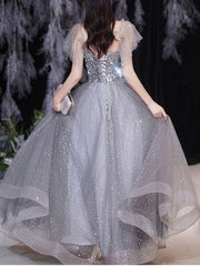 Graues, feenhaftes, schlankes Abendkleid mit Brautjungfernkleid