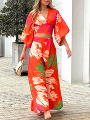 Camisa corta con cuello en V y mangas abullonadas con estampado bohemio, pantalones de pierna ancha y cintura alta, dos piezas