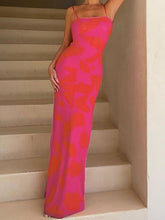 Vestido ajustado con cordones y espalda descubierta