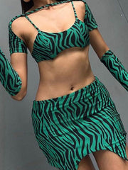 Conjunto de falda corta ajustada con top personalizado estampado