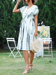 Weißes Kleid mit Retro-Batikmuster