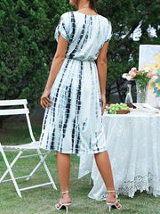 Weißes Kleid mit Retro-Batikmuster