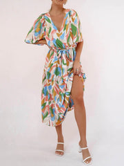 Bandage-Kleid mit V-Ausschnitt und kurzen Ärmeln und Print