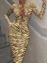 Bedrucktes, langärmliges Slim-Fit-Kleid mit Cut-outs