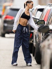 Elegante pantalón ancho con cintura elástica y cordones