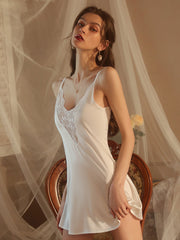 Rückenfreies Nachthemd mit Strapsen