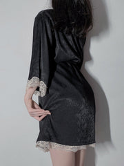 Conjunto de pijama de encaje con tirantes y corte bajo