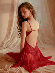 Tief ausgeschnittener Topless-Pyjama