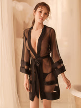 Sinnlicher Bademantel-Pyjama