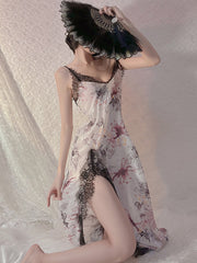 Nachthemd mit Schlitz und Strapsen