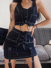 Schmaler, kurzer Rock mit Kontrastnähten