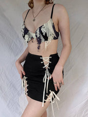 Falda plisada a la cadera