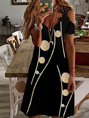 Vestido de manga corta con encaje y hombros descubiertos estampado