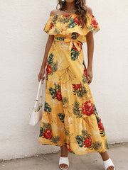 Bedrucktes Rüschenkleid mit einem Wortkragen