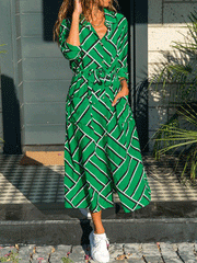 Vestido de manga larga con cinturón y bolsillo estampado