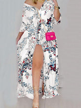 Bedrucktes, langärmliges Kleid mit unregelmäßigem Schlitz