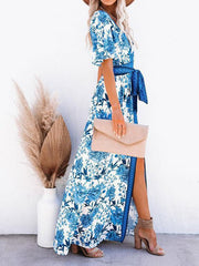 Elegantes Kleid mit V-Ausschnitt, Gürtel und Schlitz