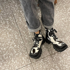 Botas con plataforma Nori y estampado de vaca