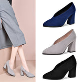 Rachael Pumps mit V-Ausschnitt und hohem Blockabsatz