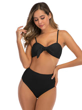 Traje de baño con lazo y tirantes de color liso